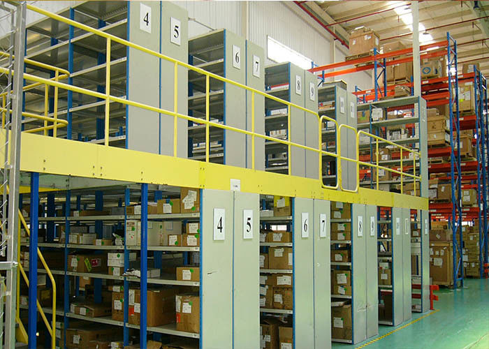 Warehouse aumentó los estantes del almacenamiento del piso de la