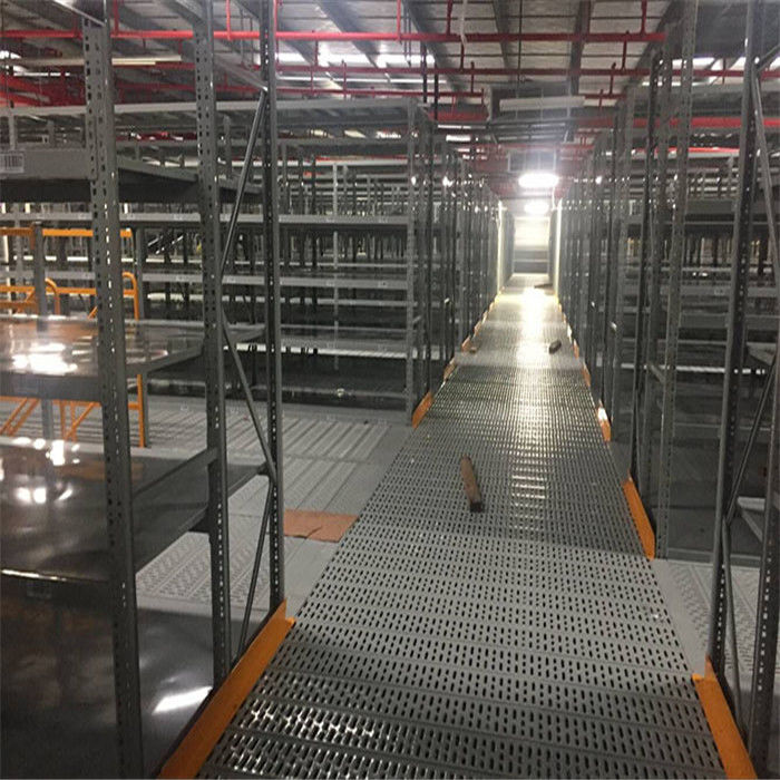 Los pisos industriales de acero de mezzanine cargan 300-1000 kg por metro cuadrado para opciones de almacenamiento versátiles