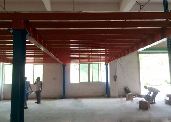 Suelo de mezzanine con soporte de bastidor personalizado para una gran capacidad de carga de alto estrés