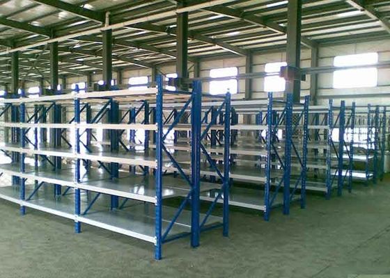 Estante de almacenamiento de acero de carga media con marco vertical y vigas Servicio OEM