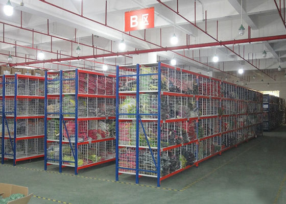 Estante de acero ajustable para almacenes.