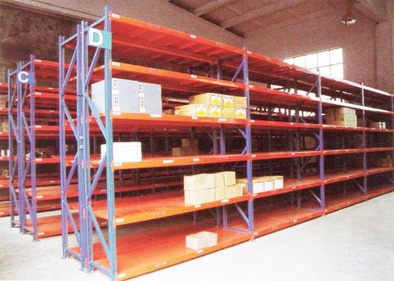 Estante de acero ajustable para almacenes.
