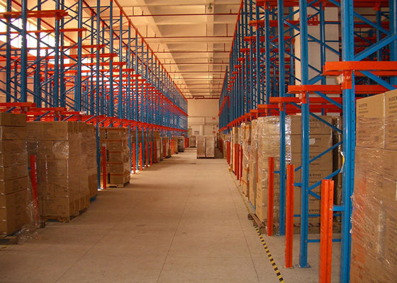 Centro de logística Acero industrial en el sistema de estanterías de paletas para almacén
