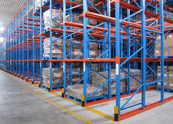 Centro de logística Acero industrial en el sistema de estanterías de paletas para almacén