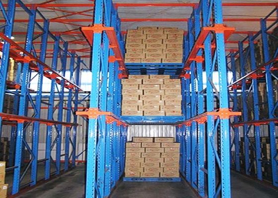 Centro de logística Acero industrial en el sistema de estanterías de paletas para almacén