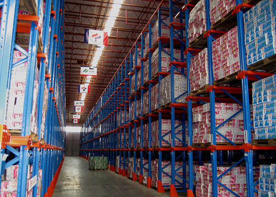 Dispositivo laminado en frío a medida en estanterías de palets para almacenamiento industrial