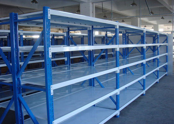 Estante de almacenamiento ligero de almacén 100 kg-120 kg/capa Estante de ángulo industrial con ranuras