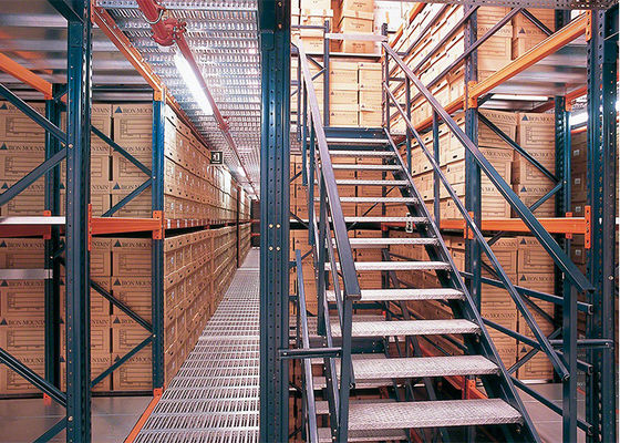 Sistemas de almacenamiento de acero industrial de mezzanine con soporte de estantería de múltiples niveles
