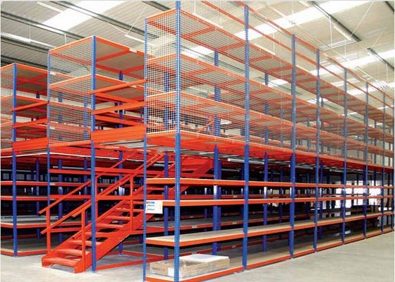 Repuesto industrial de varios niveles soportado por mezzanine con protección de malla de alambre