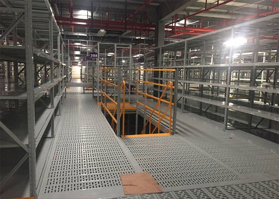 Sistemas de estanterías de acero mezzanino con soporte de estantes grises para almacenes enormes