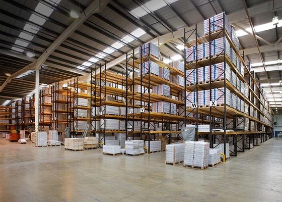 Sistemas de estantes para paletas de metal pesado para soluciones de almacenamiento en almacenes