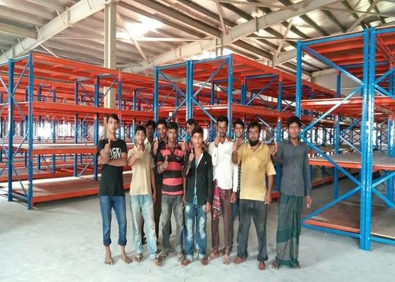 Estantes de almacenamiento de acero industrial de trabajo pesado personalizados para almacenes enormes