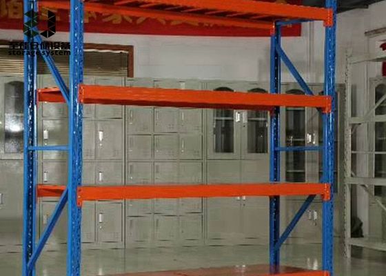 Máximo de 4500 kg por nivel de sistemas de estanterías de paletas de almacén ensamblados o soldados