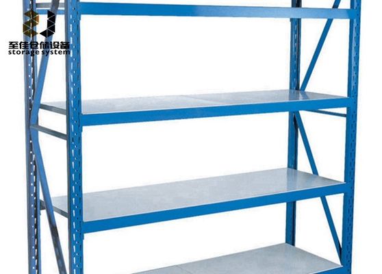 Máximo de 4500 kg por nivel de sistemas de estanterías de paletas de almacén ensamblados o soldados