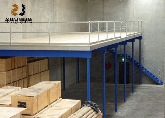 Acero Q235 pisos industriales de mezzanine, recubrimiento en polvo Almacén Repisas de remaches