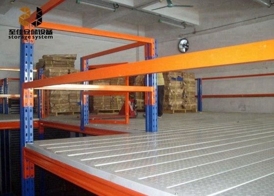 Suelos industriales duraderos de mezzanine / estantes de remaches sin pernos 5 años de garantía