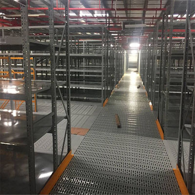 Los pisos industriales de acero de mezzanine cargan 300-1000 kg por metro cuadrado para opciones de almacenamiento versátiles