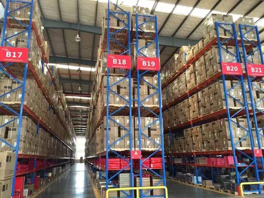 Organización de almacén pesado con bastidor de almacenamiento pesado