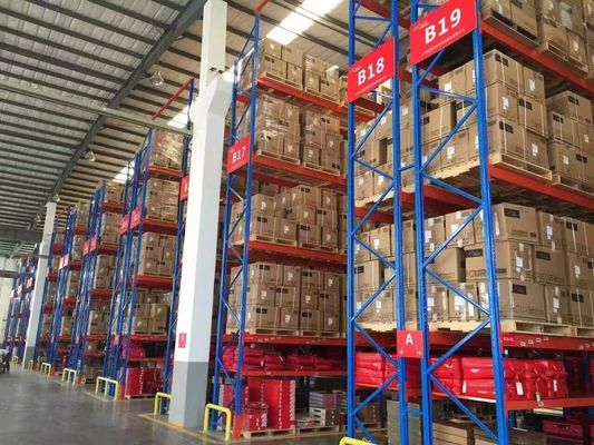 Organización de almacén pesado con bastidor de almacenamiento pesado